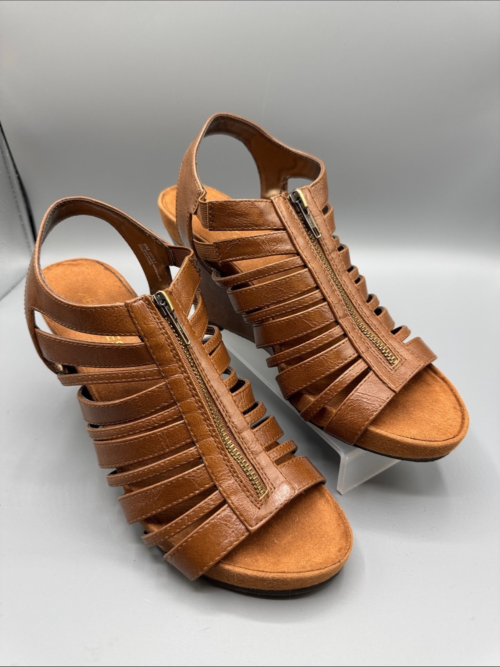 Aerosoles Women’s Tan Leather Strappy Wedge Sandals with Front Zipper, size 9